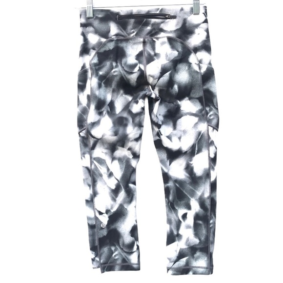 Lululemon Speed Up Crop 21"
Blush Blossom Alpine 6 - Picture 2 of 6